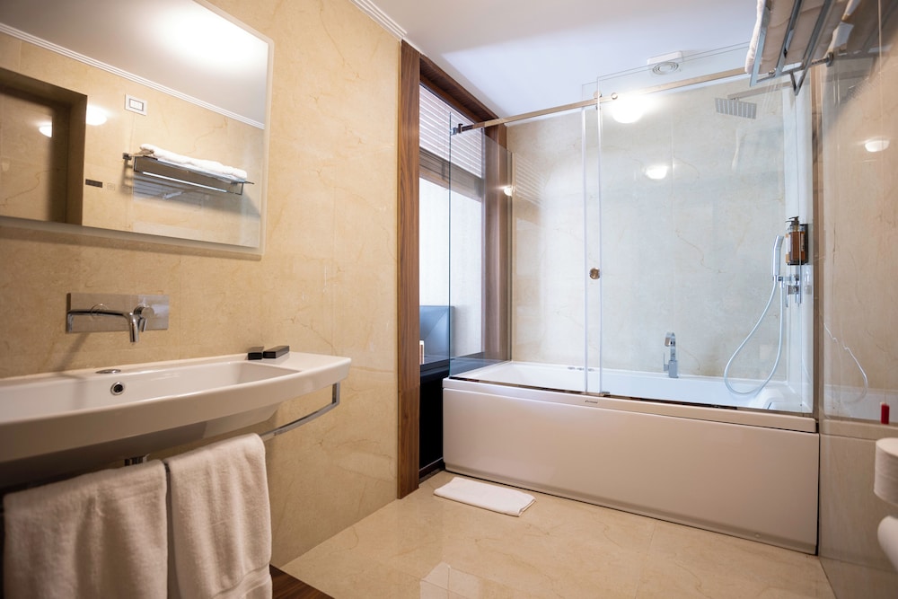 Junior Suite, City View photo 3