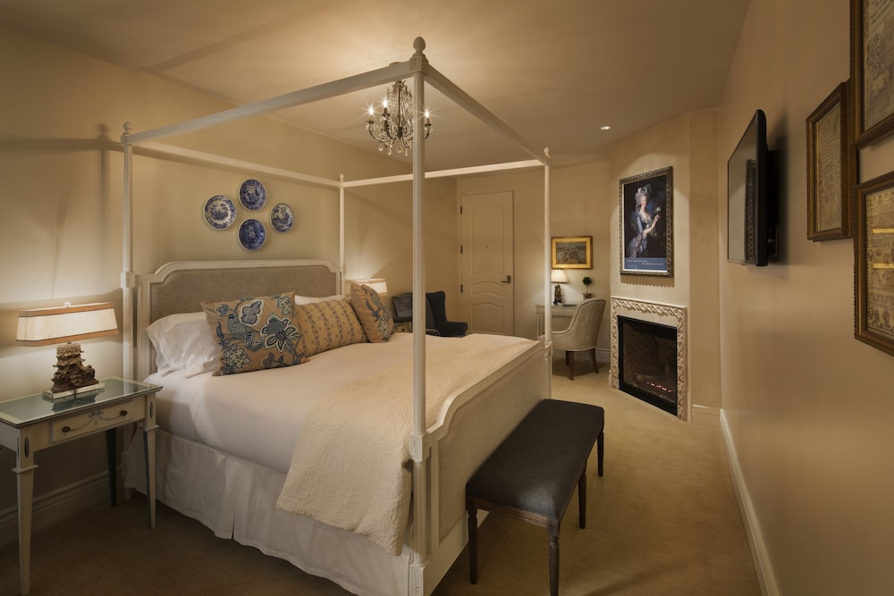 Deluxe Room, 1 King Bed photo 3