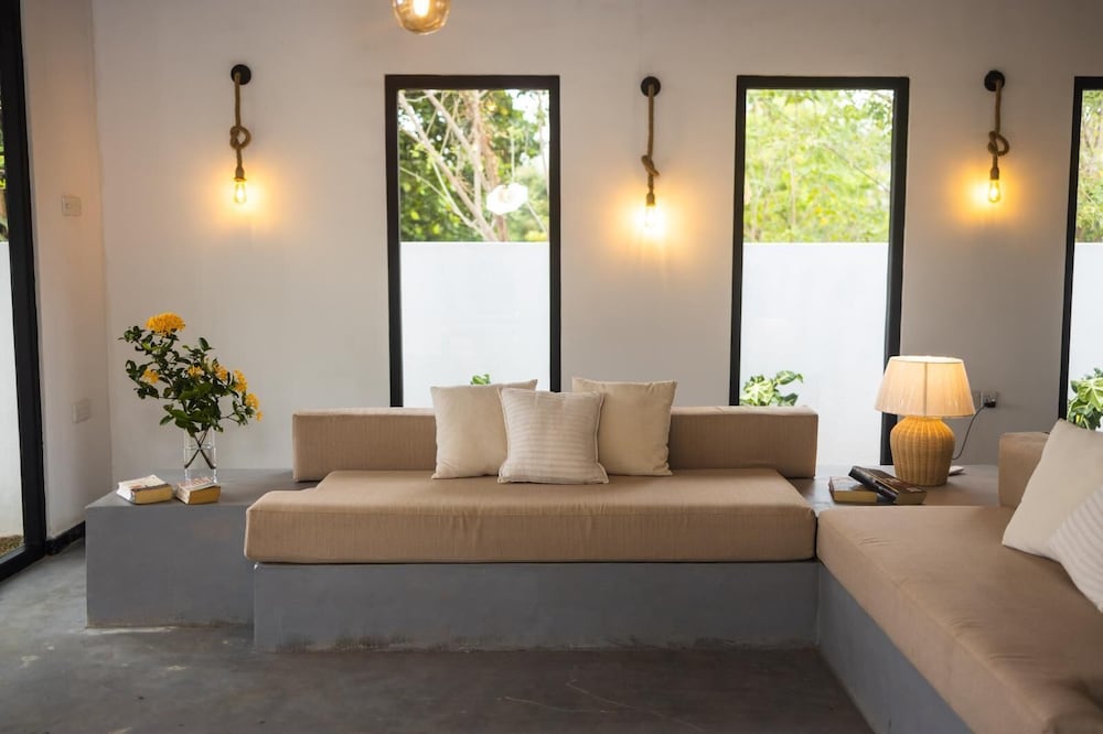 Villa - Photo 1