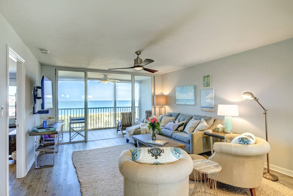 Condo (Bay Tree Beach Side)