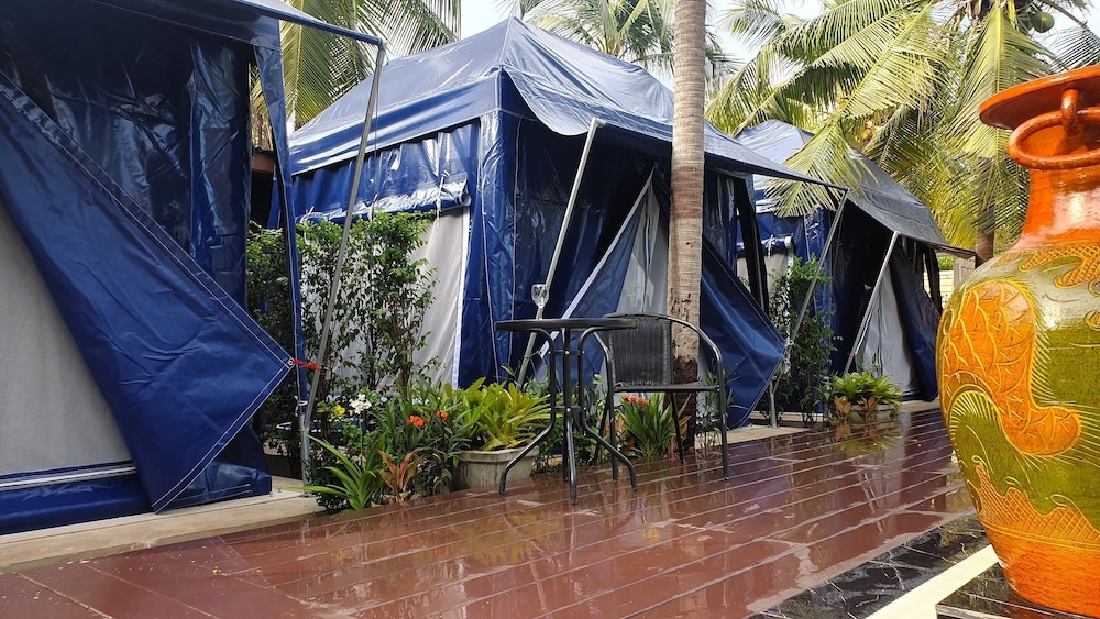 Double Tented Room - Photo 6