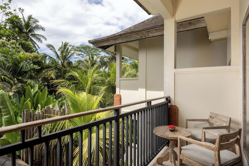 Deluxe Room with Garden View - Photo 3