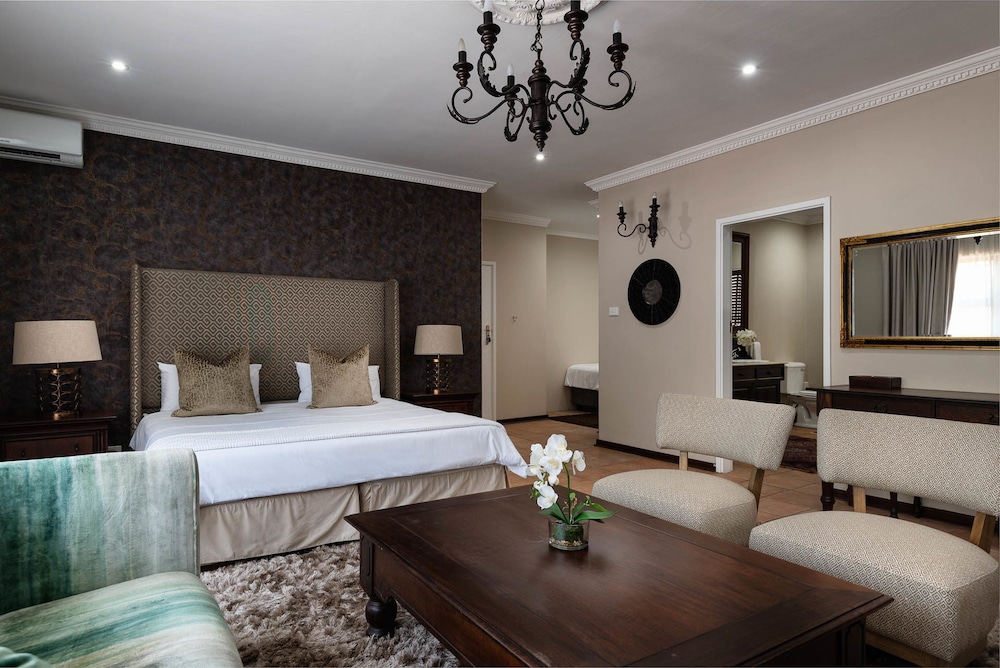 Family Suite, Multiple Beds, Non Smoking, Garden View photo 2