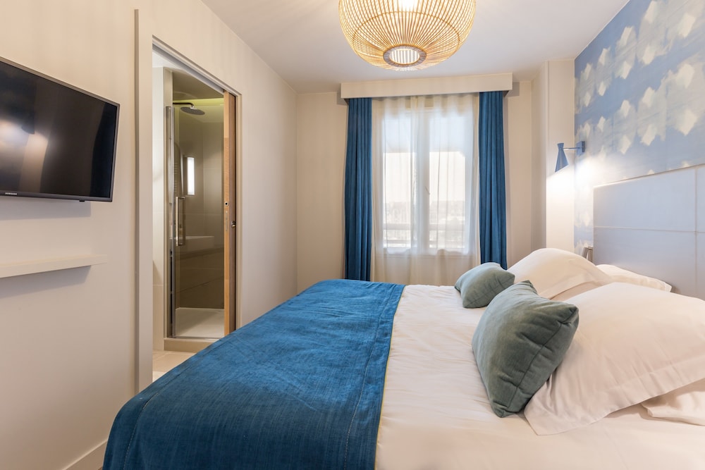 Apartment 6 people - 2 bedrooms - Terrace - Port view -  Harbor buildings photo 1