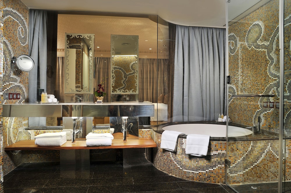 Club Suite, 2 Bedrooms, Accessible, Club Lounge Access (Dining, Club Floor)