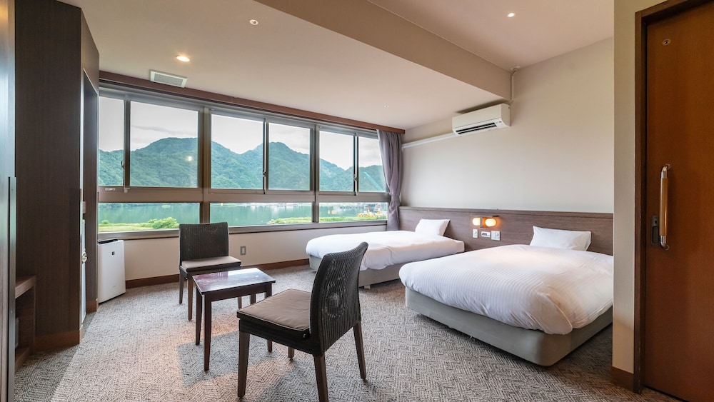 Economy Twin Room - Shared Bathroom - Non-Smoking