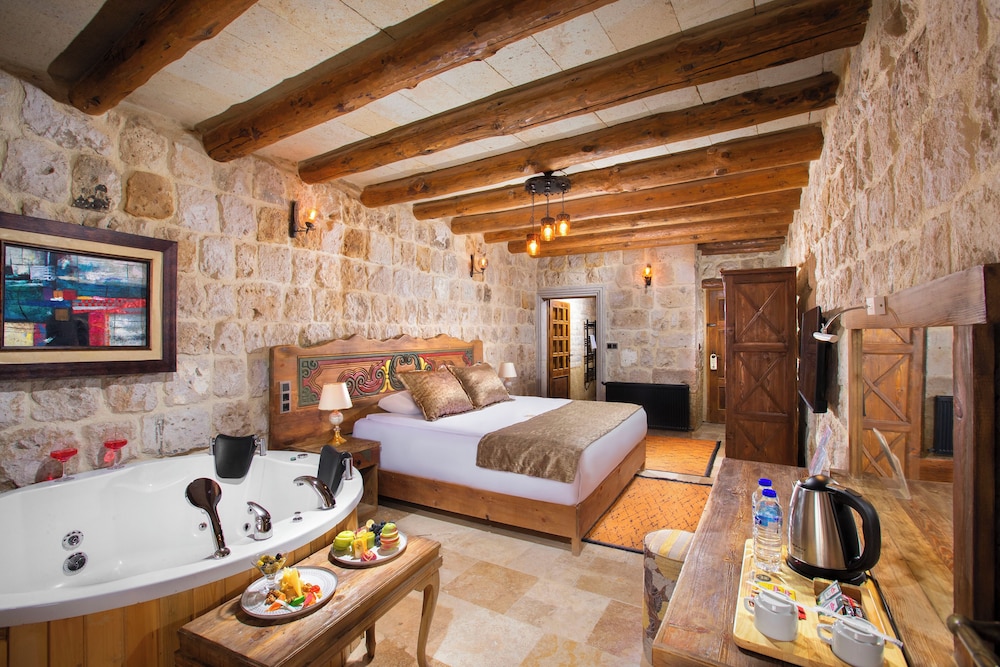 Honeymoon Room, Terrace, City View - Photo 9