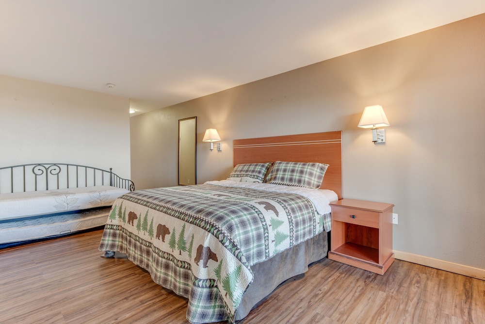 Deluxe Double Room, Ensuite (King Bed+ Trundle Bed)