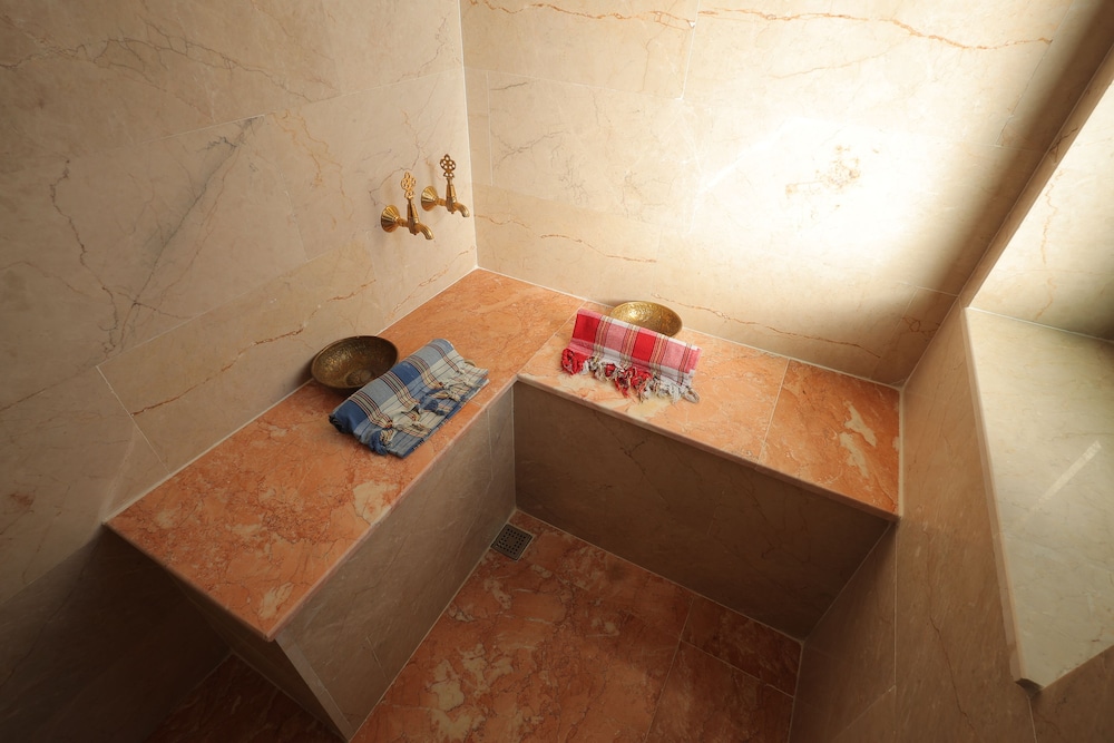 Superior Suite - Photo 4