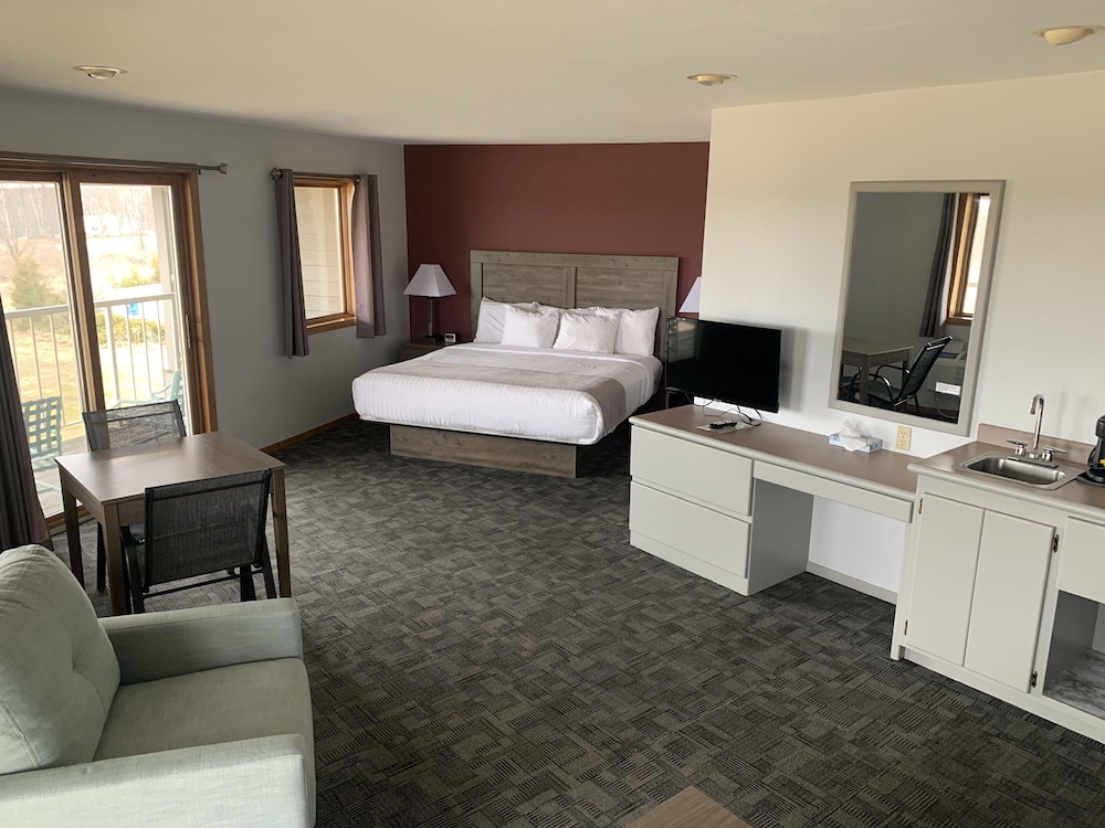 Signature Suite, Jetted Tub, Golf View photo 1