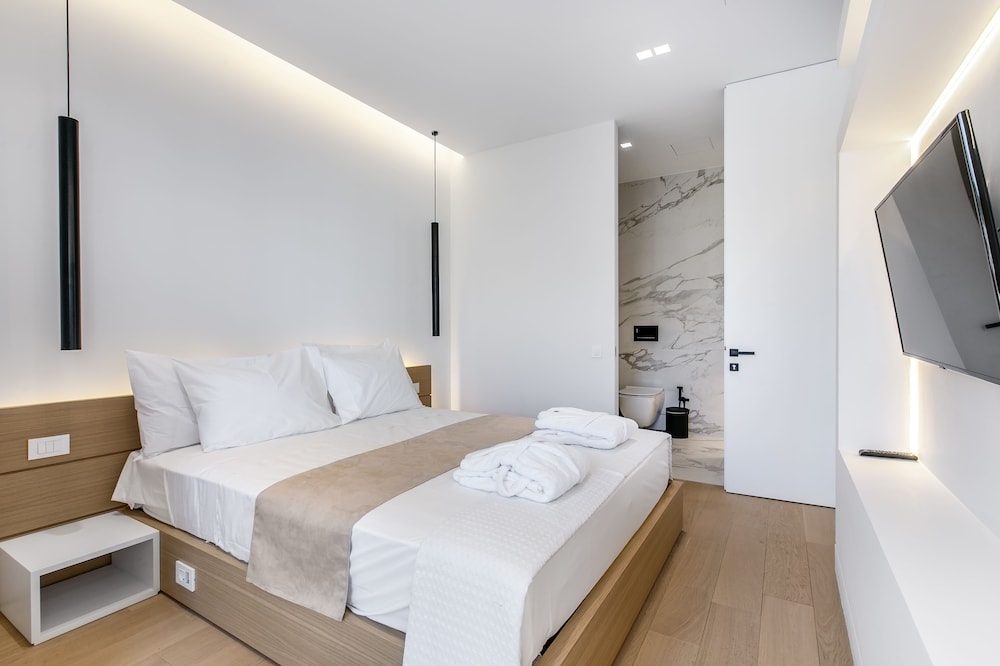 Luxury Apartment, 2 Bedrooms, Balcony, City View photo 2