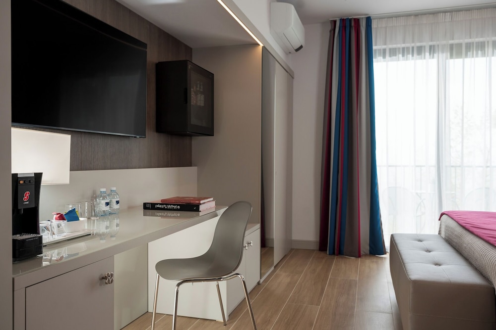 Deluxe Double or Twin Room - Photo 13