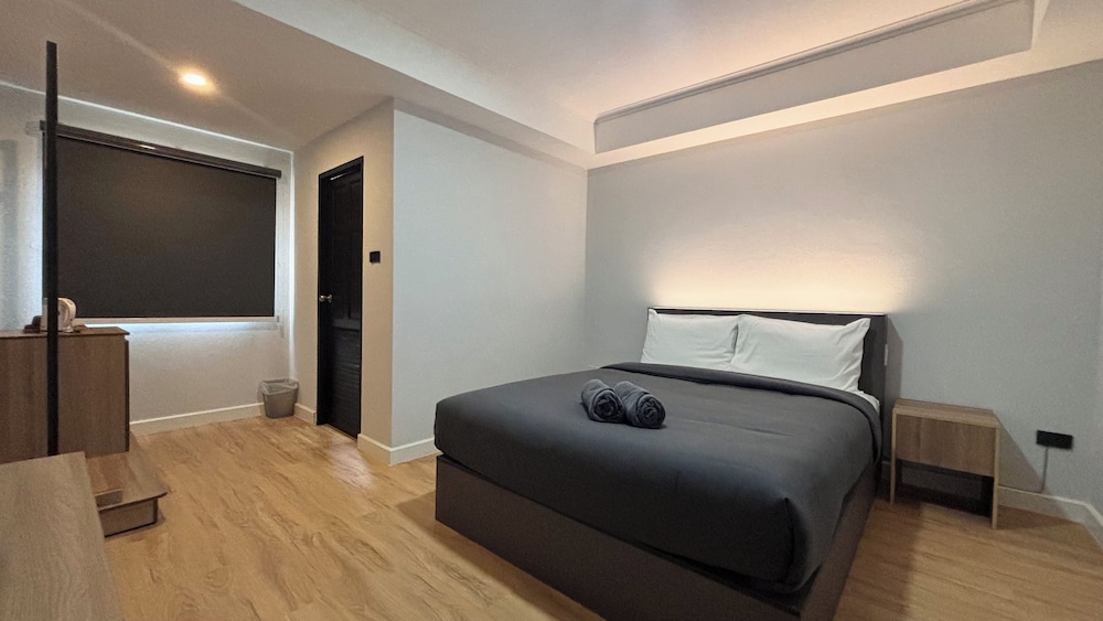 Standard Queen Room - Photo 6