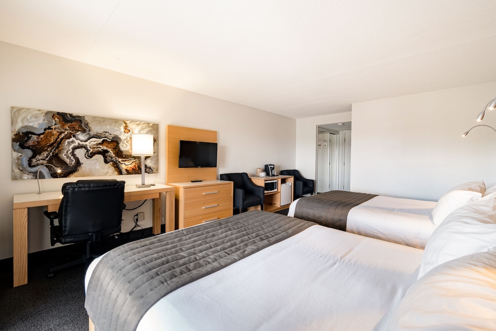 Classic Double Room, 2 Queen Beds - Photo 4