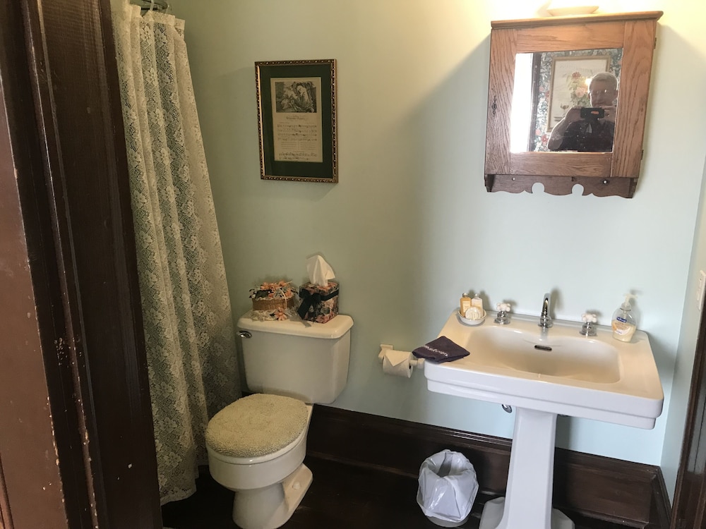 Hoffmann Room photo 2