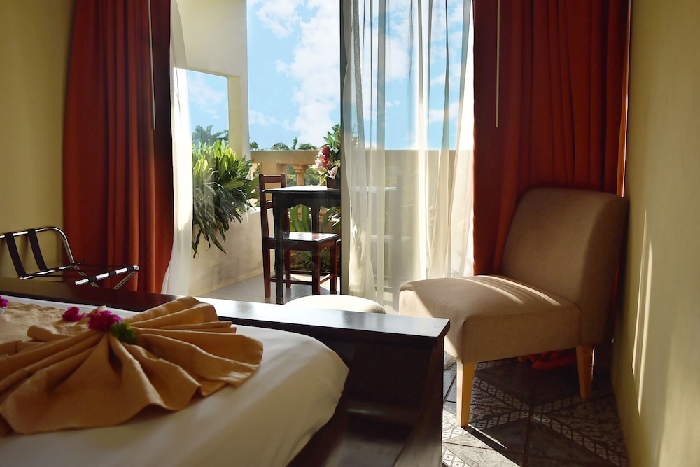 Standard Room, 1 Queen Bed, Non Smoking, Ocean View - Photo 2