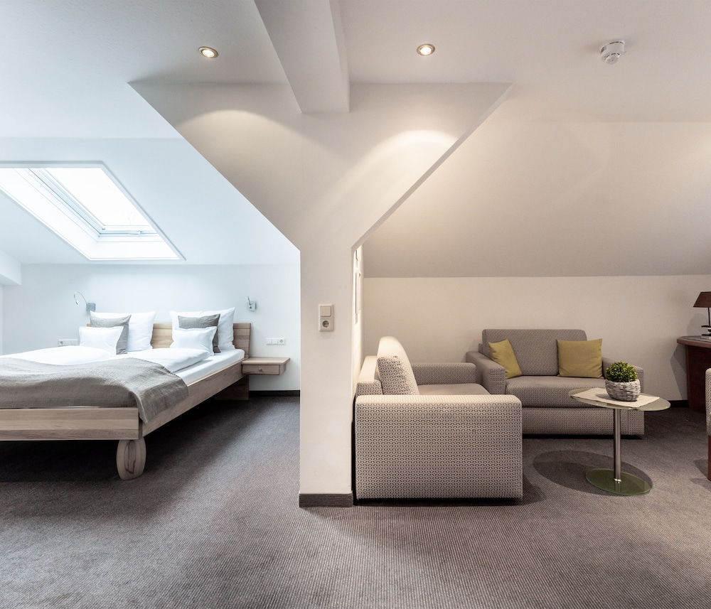 Double Room (JS)