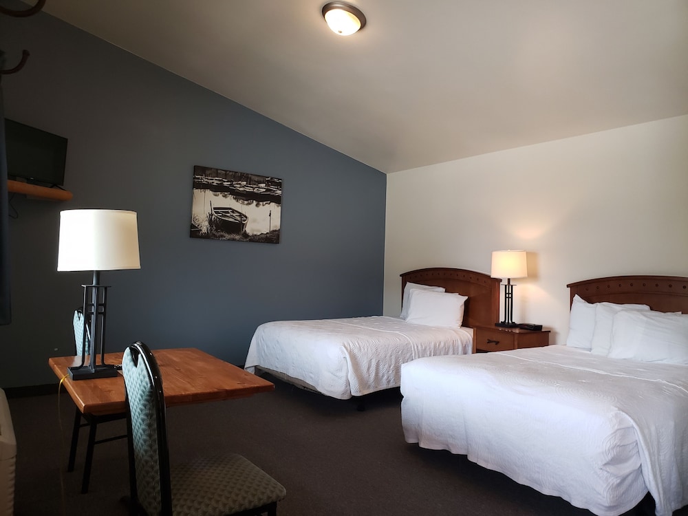 Deluxe, 2 queen beds, non smoking room