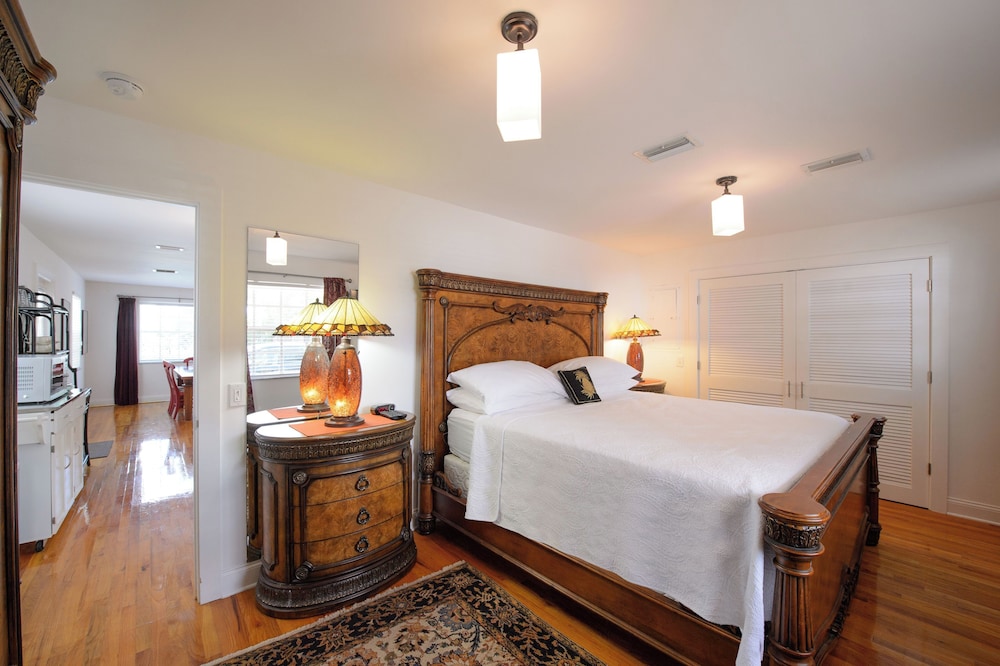 Oasis Cottage, 1 Bedroom, Pool Access, Ground Floor photo 3
