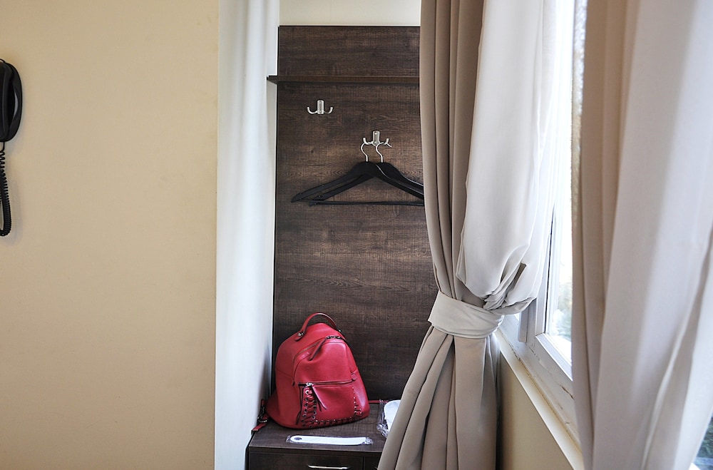 Basic Double Room, Allergy Friendly, Courtyard View photo 2