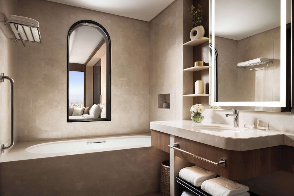 Club Room, 1 King Bed, City View (Horizon) - Photo 3