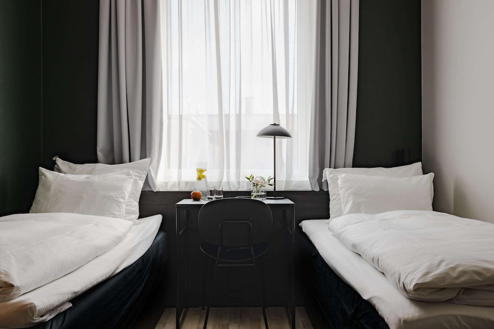Standard Room, 2 Twin Beds, Non Smoking - Photo 1