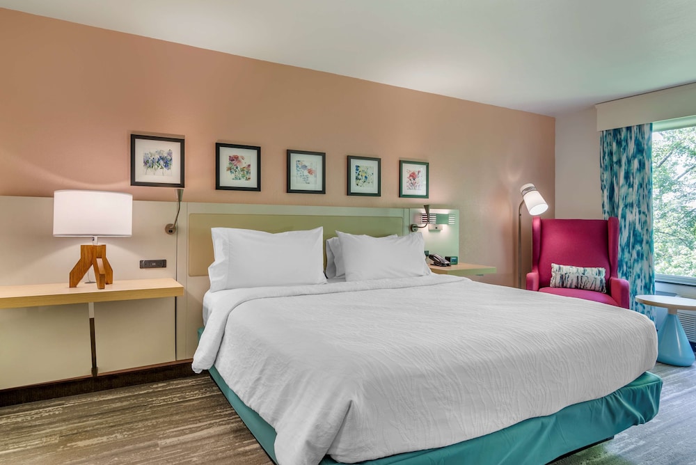 Deluxe Room, 1 King Bed - Photo 2