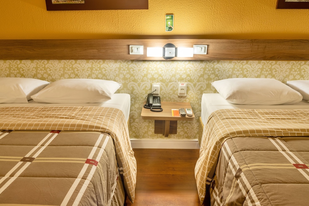 Standard Twin Room, 2 Double Beds photo 3