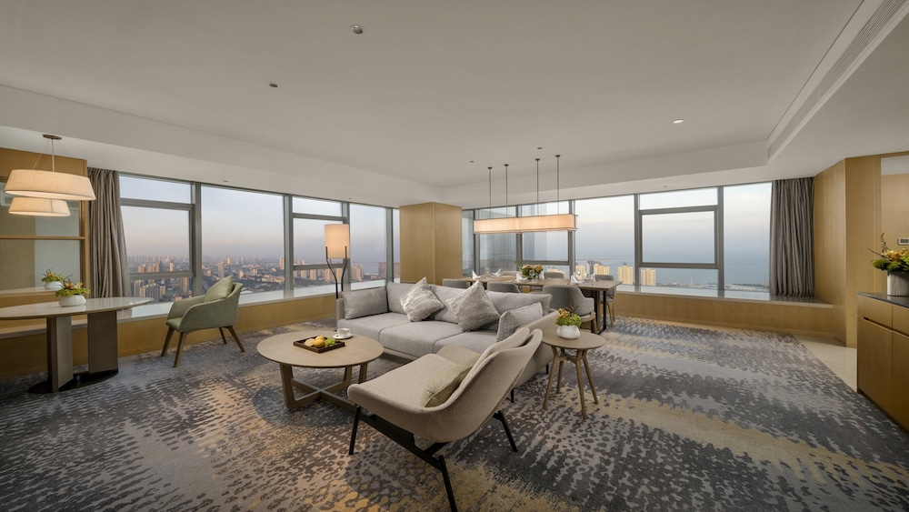 Suite, 1 Bedroom, Sea View (Living and Dining Area)