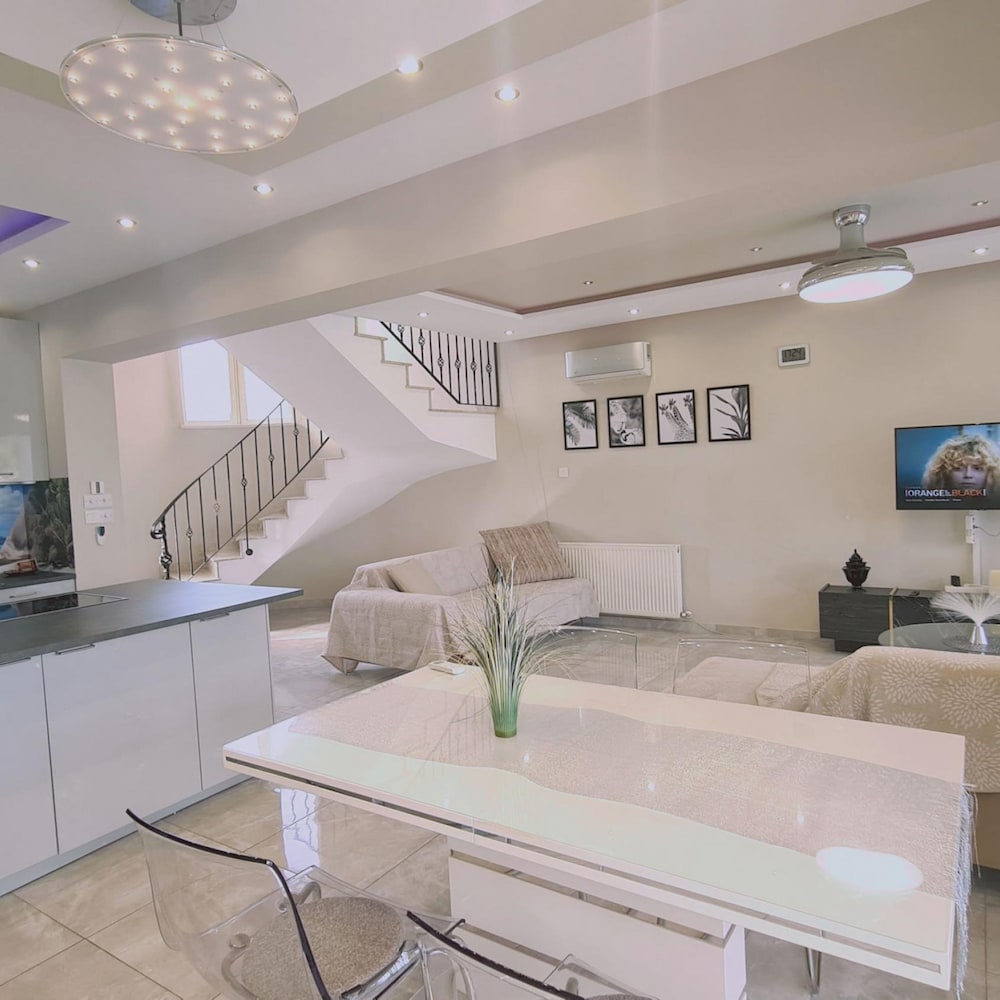 Villa photo 1