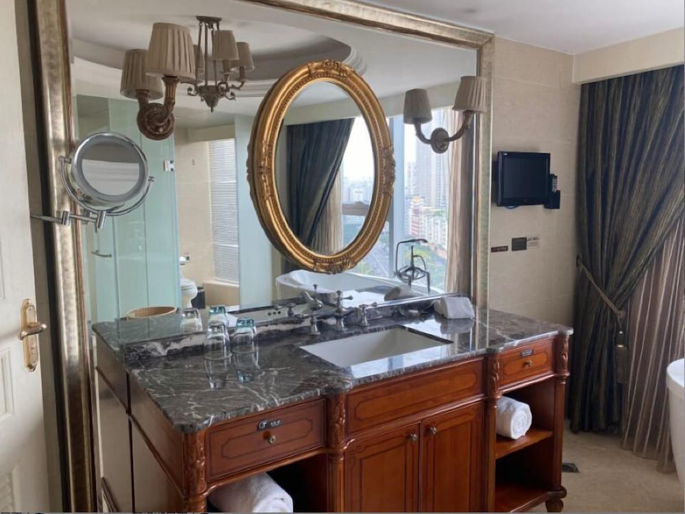 Luxury Twin Room, City View photo 2