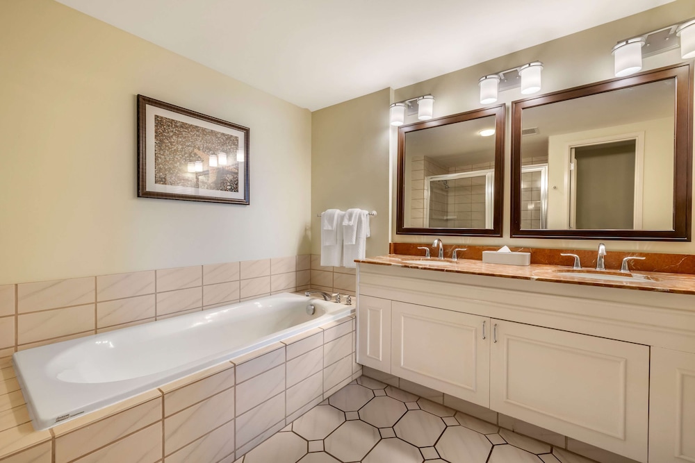 3 Bedroom Oceanfront 1 Kng 2 Twns 1 Qn Suite