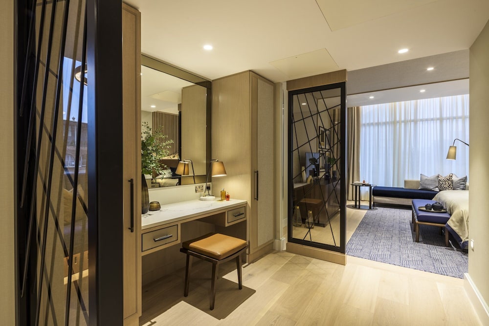 Junior Suite, 1 King Bed, River View - Photo 11