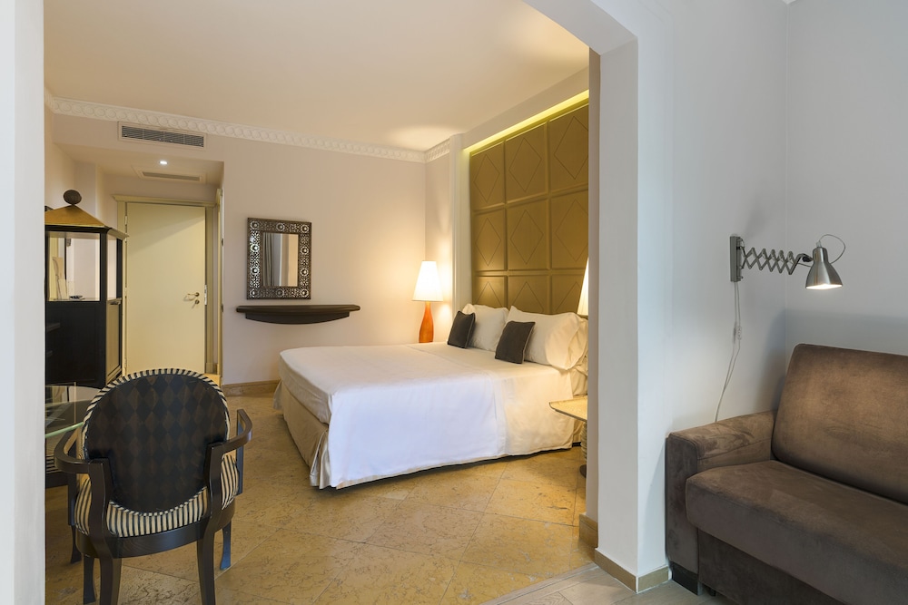 Classic Double or Twin Room - Photo 6