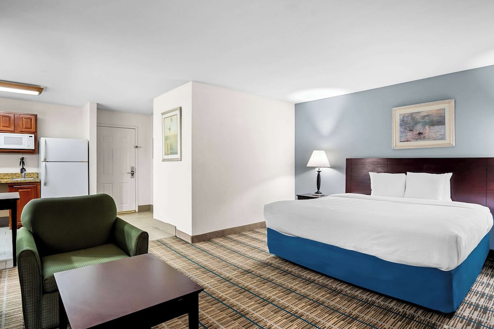 Suite, 1 King Bed, Accessible, Non Smoking - Photo 7