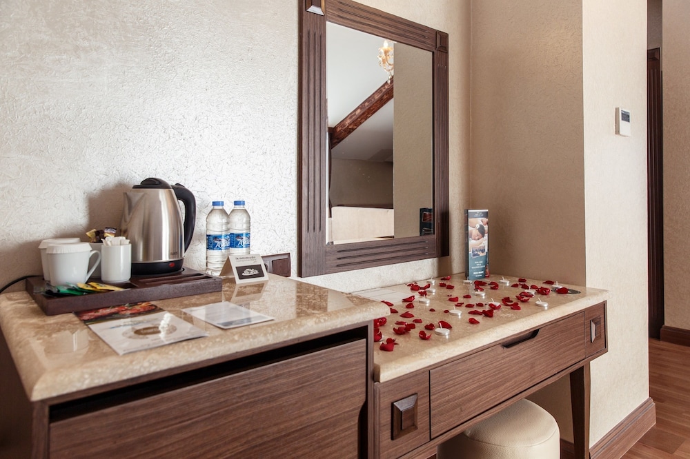 Deluxe Suite, Hot Tub, Lake View