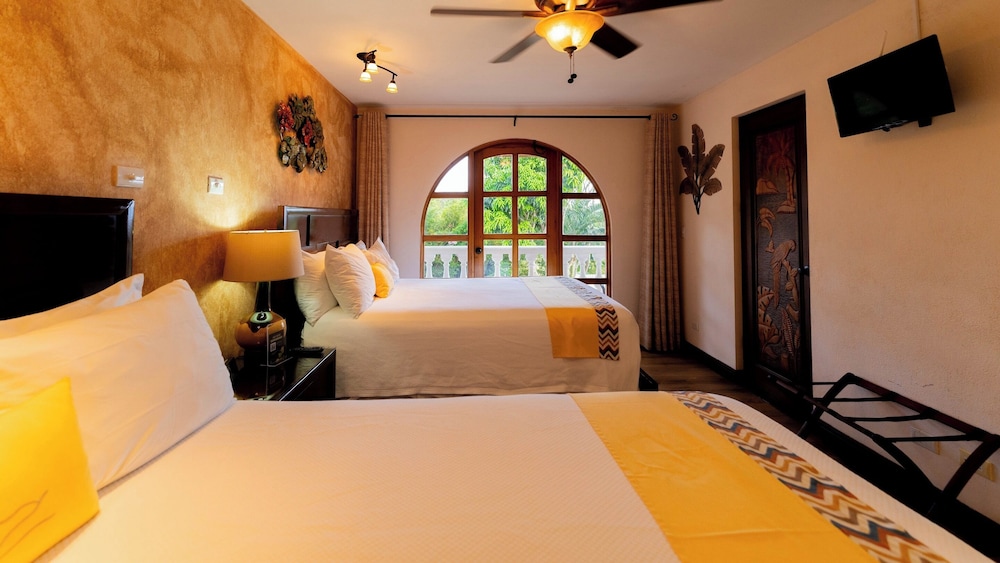 Superior Balcony Two Queen Beds photo 2