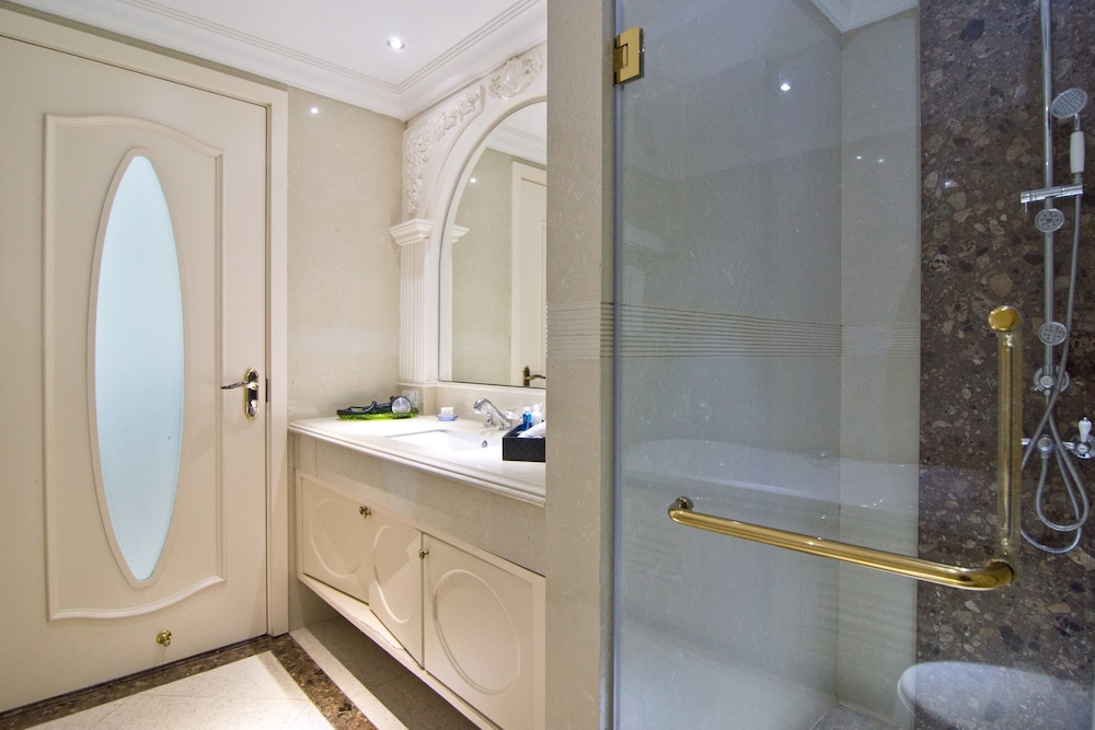 Superior Room, Jetted Tub, City View