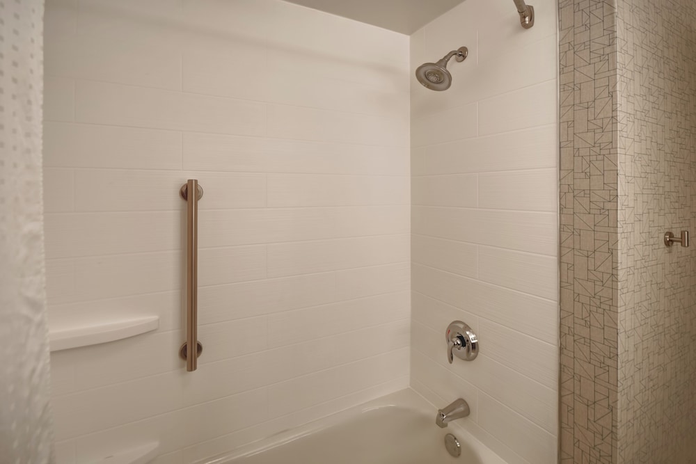 Suite, 1 King Bed, Accessible (Communications) - Photo 4
