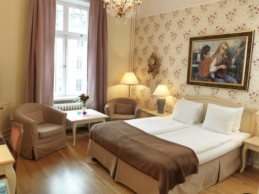 Standard Room, 1 Queen Bed, Non Smoking (1 Queen or 2 Twin beds)