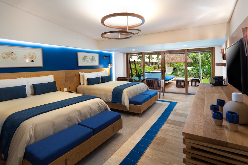 Suite, 1 King Bed (Reef, Beach Access)