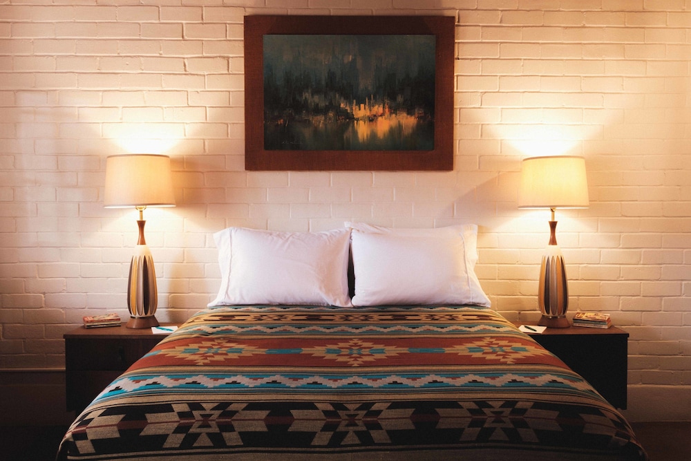 Deluxe Room, 1 King Bed photo 1
