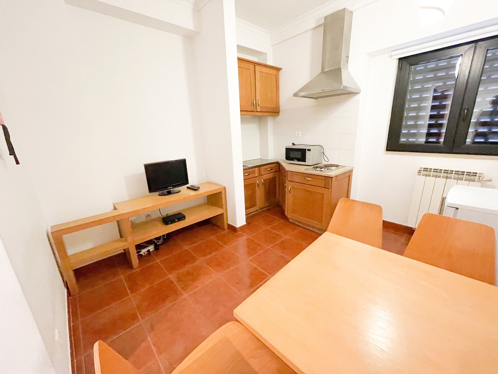 Apartment, 2 Bedrooms - Photo 2