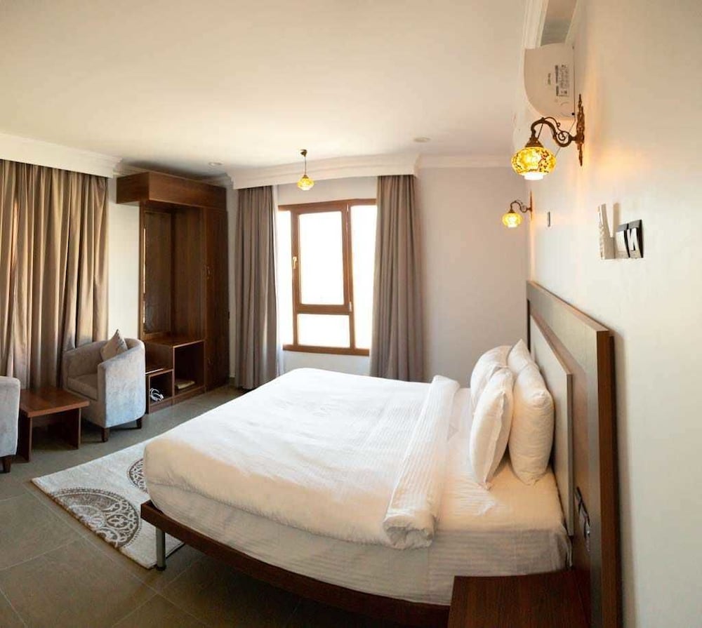 Suite, 1 King Bed