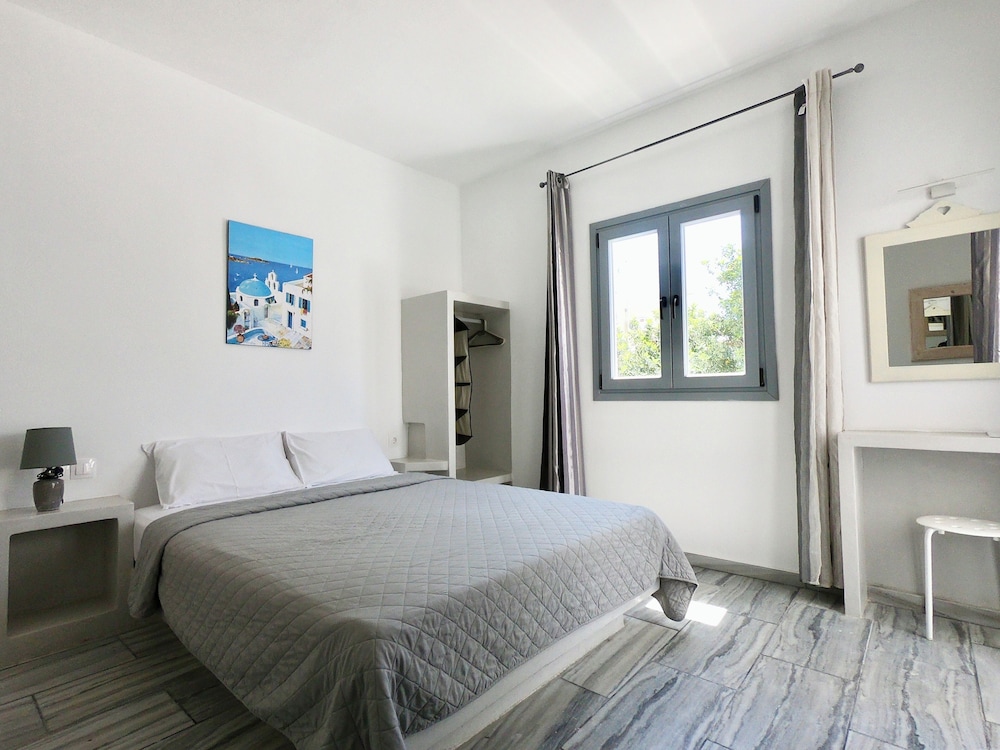Deluxe Double-Bed Room