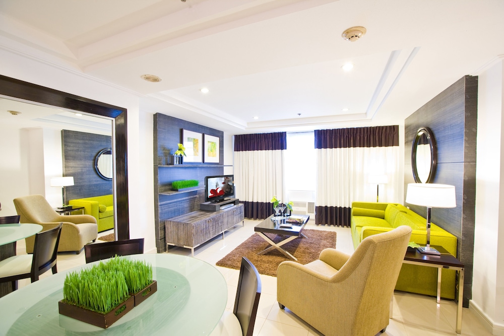 Suite, 1 Bedroom - Photo 1