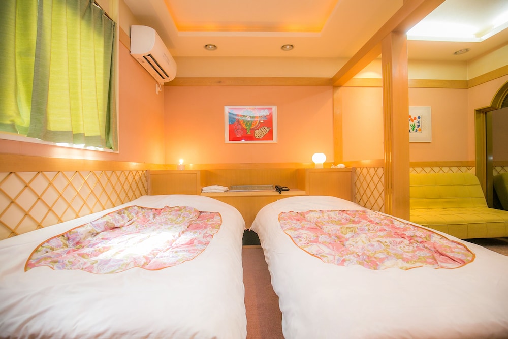 Twin Room - Photo 5