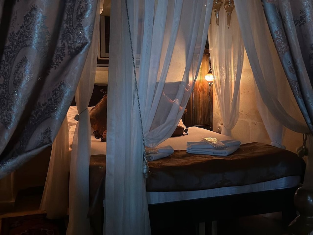 Deluxe Room - Photo 8