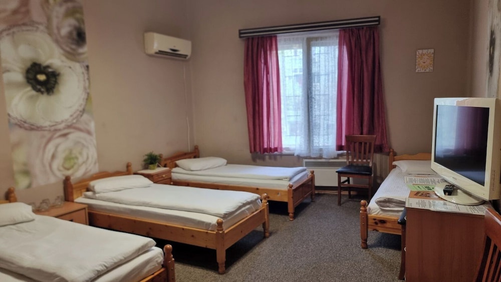 Classic Room, 1 Bedroom (5 people) photo 2