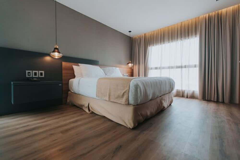 Superior Room, 1 King Bed